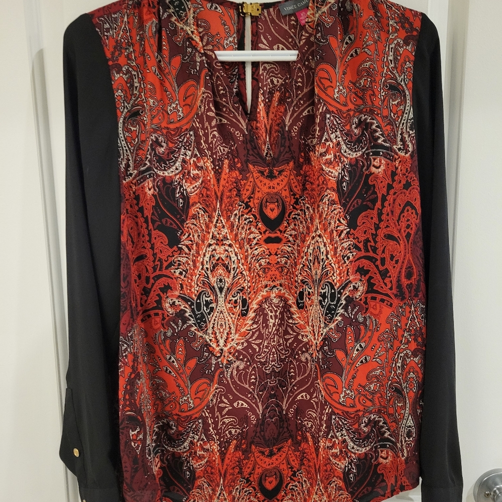 Vince camuto blouse shirt gorgeous detail. Gold buttons and buckle in the back